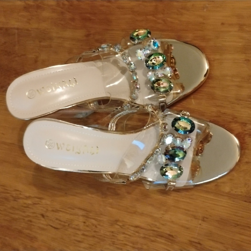 Weiyasi size 38 Blingy heels..Lots of shine and sparkle. Great for Summer.